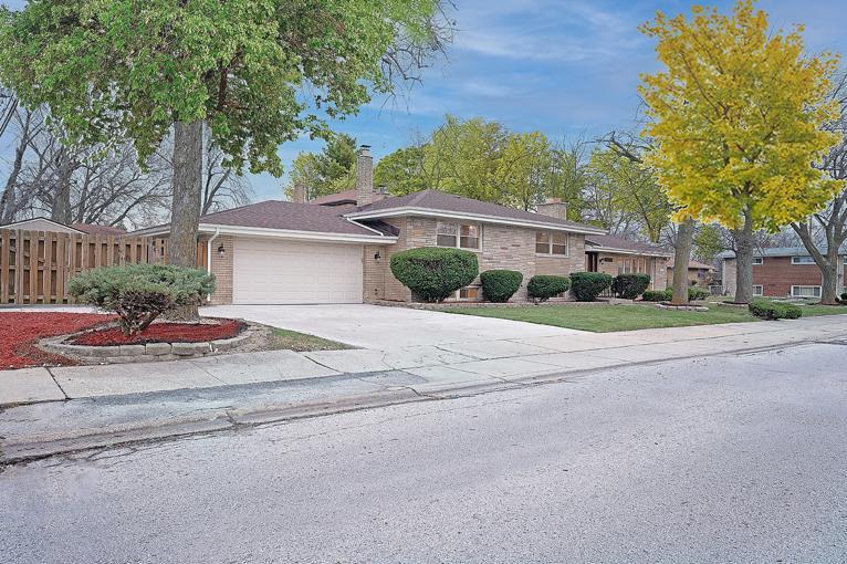 front view of house with a yard