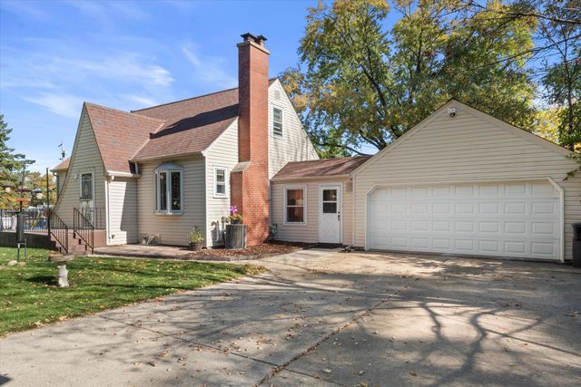 $339,900 | 4076 South 84th Street | Greenfield