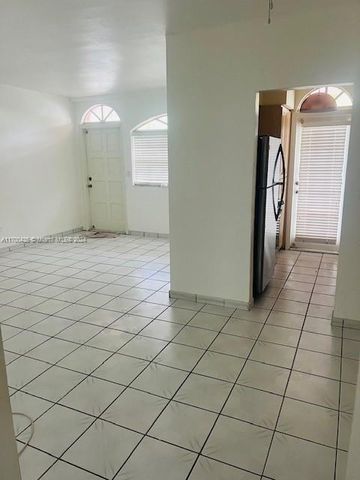 $2,300 | 1575 West Avenue, Unit 3 | Flamingo-Lummus