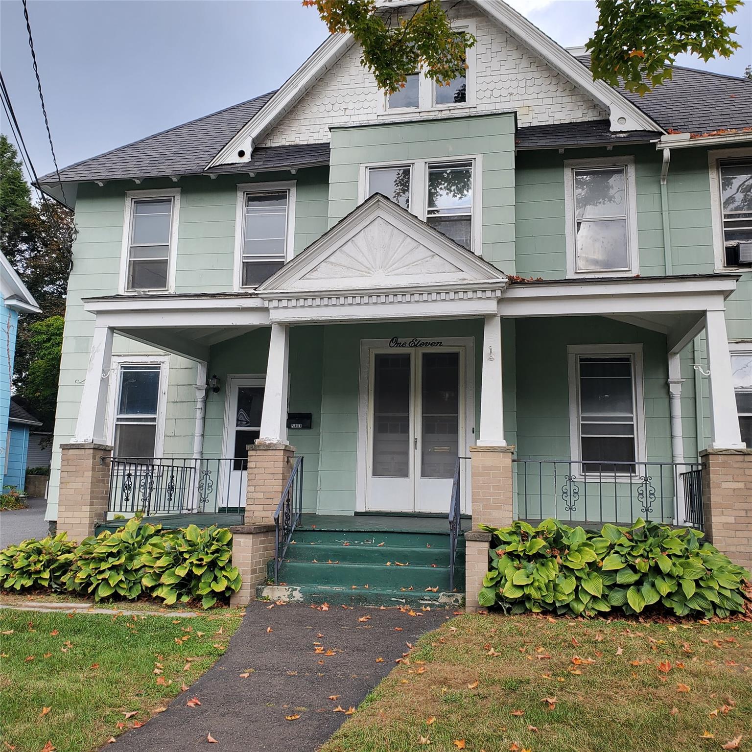 View of front facade with a porch