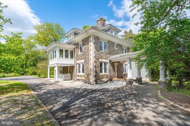 $798,500 | 1 Rock Manor Avenue