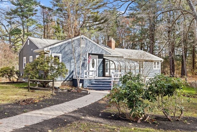 $899,000 | 107 Tea Rock Lane | Marshfield Center