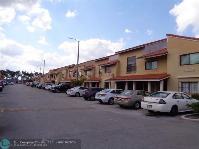 $345,000 | 2735 West 61st Place, Unit 202 | Hialeah