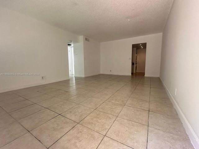 $1,900 | 10206 Twin Lakes Drive, Unit 15B | Coral Springs