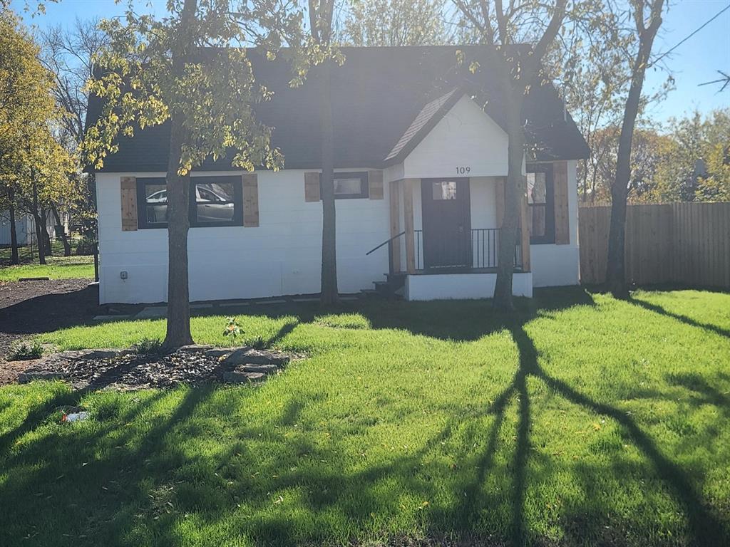 a view of backyard of house