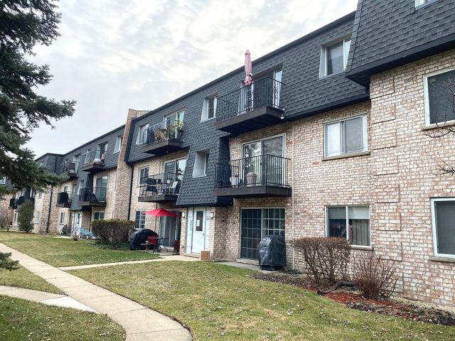 $229,500 | 9458 Bay Colony Drive, Unit 1N | Maine Township - Cook County