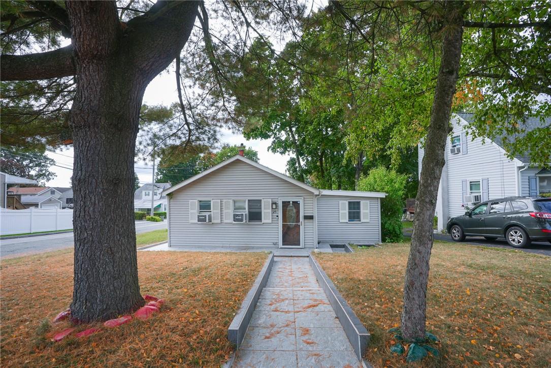 View of front of property featuring a front lawn