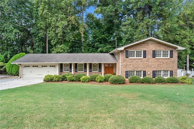 $639,900 | 2842 Evans Woods Drive