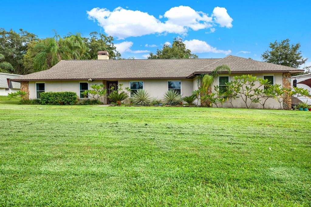 a view of a house with a yard