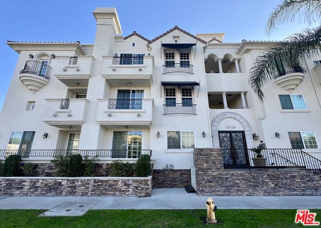 $750,000 | 10740 Moorpark Street, Unit 305 | Toluca Lake