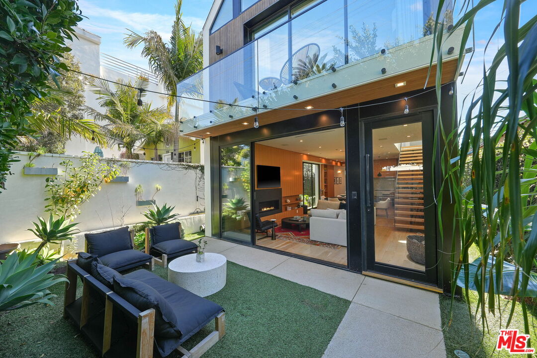 a view of an outdoor kitchen