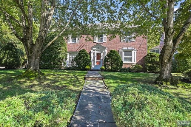 $1,699,000 | 21 Howard Park Drive | Tenafly