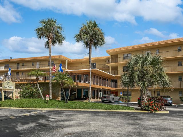 $2,500 | 9273 Southwest 8th Street, Unit 215 | Sandalfoot Cove