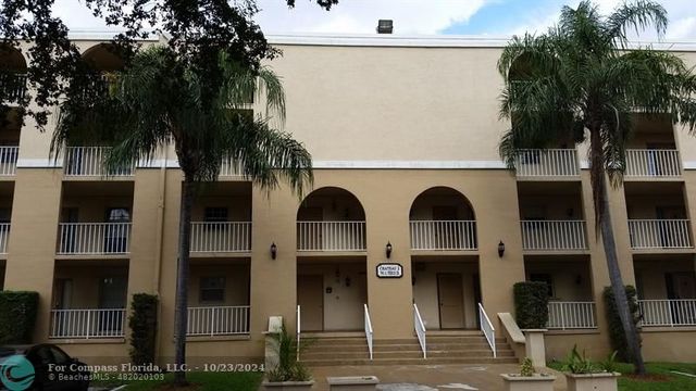 $1,725 | 7981 South French Drive, Unit 303 | Pembroke Pines