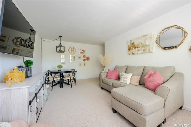 $329,000 | 4 South Lewis Place, Unit B4 | Rockville Centre