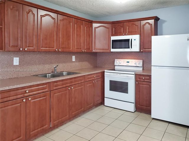 $1,800 | 1990 West 56th Street, Unit 1216 | Hialeah