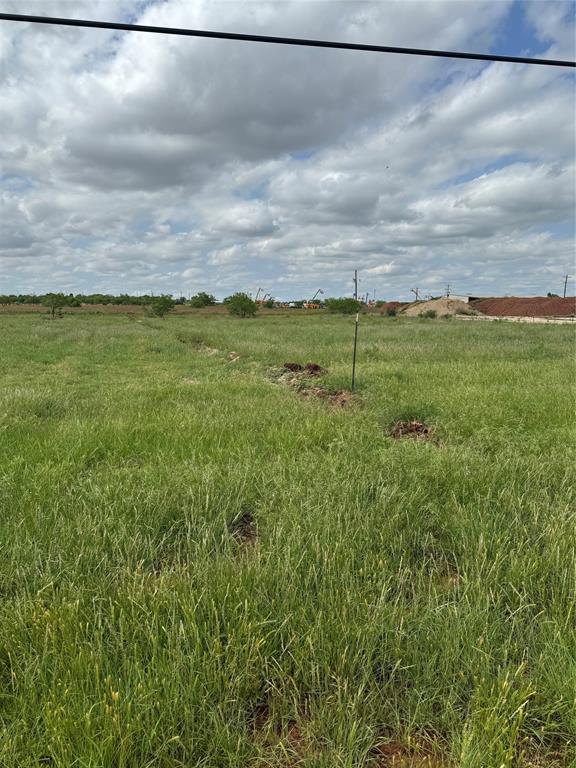 a view of a yard with an empty space