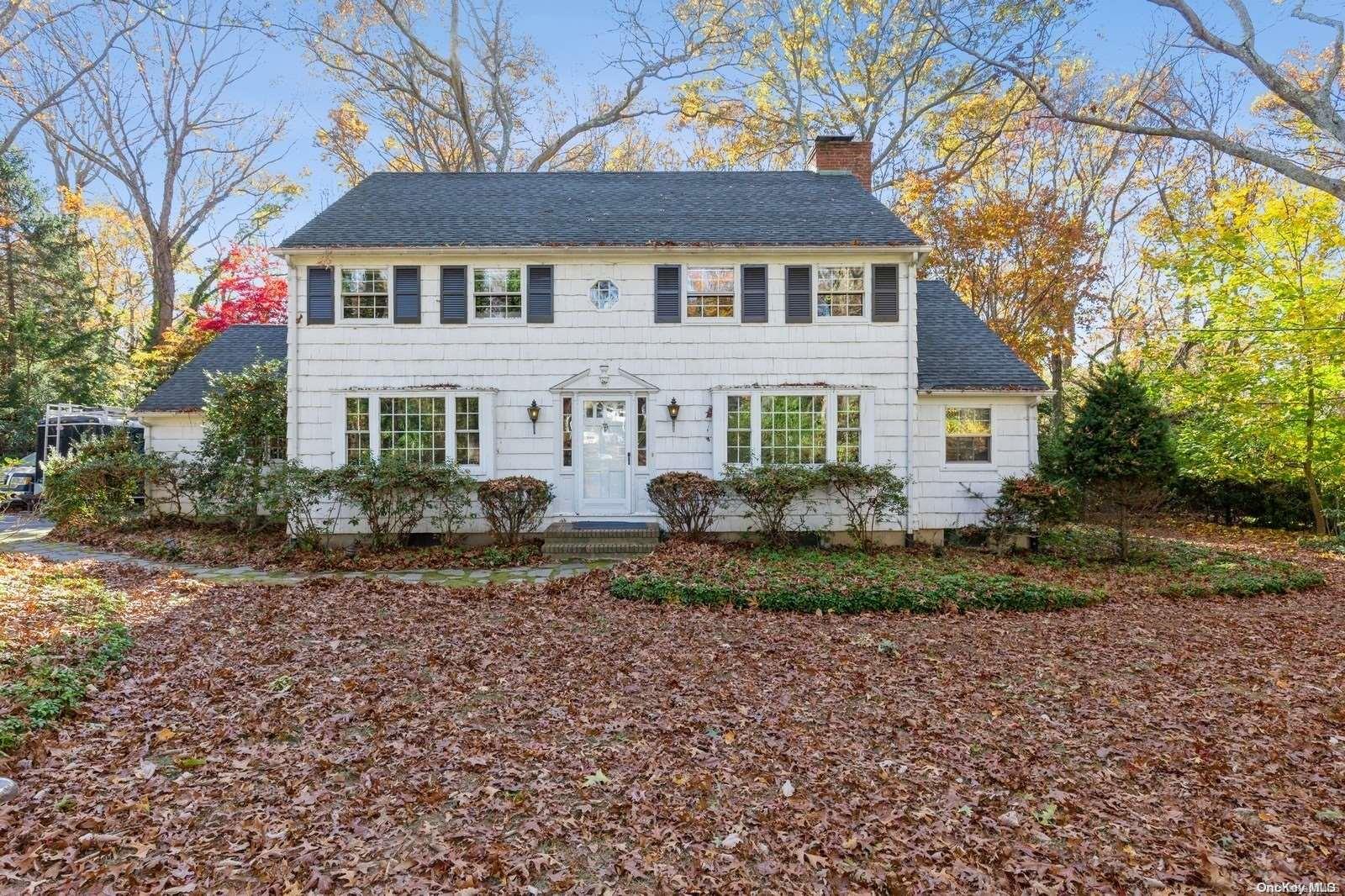 a view of a yard in front of a house