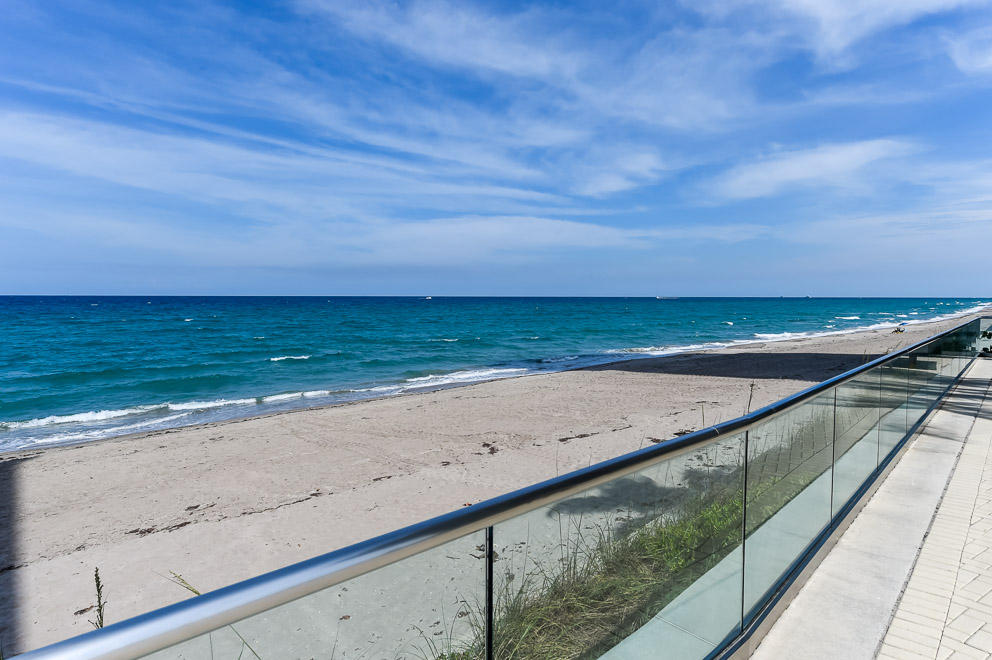 GLASS VIEWING RAIL FROM OOL DECK