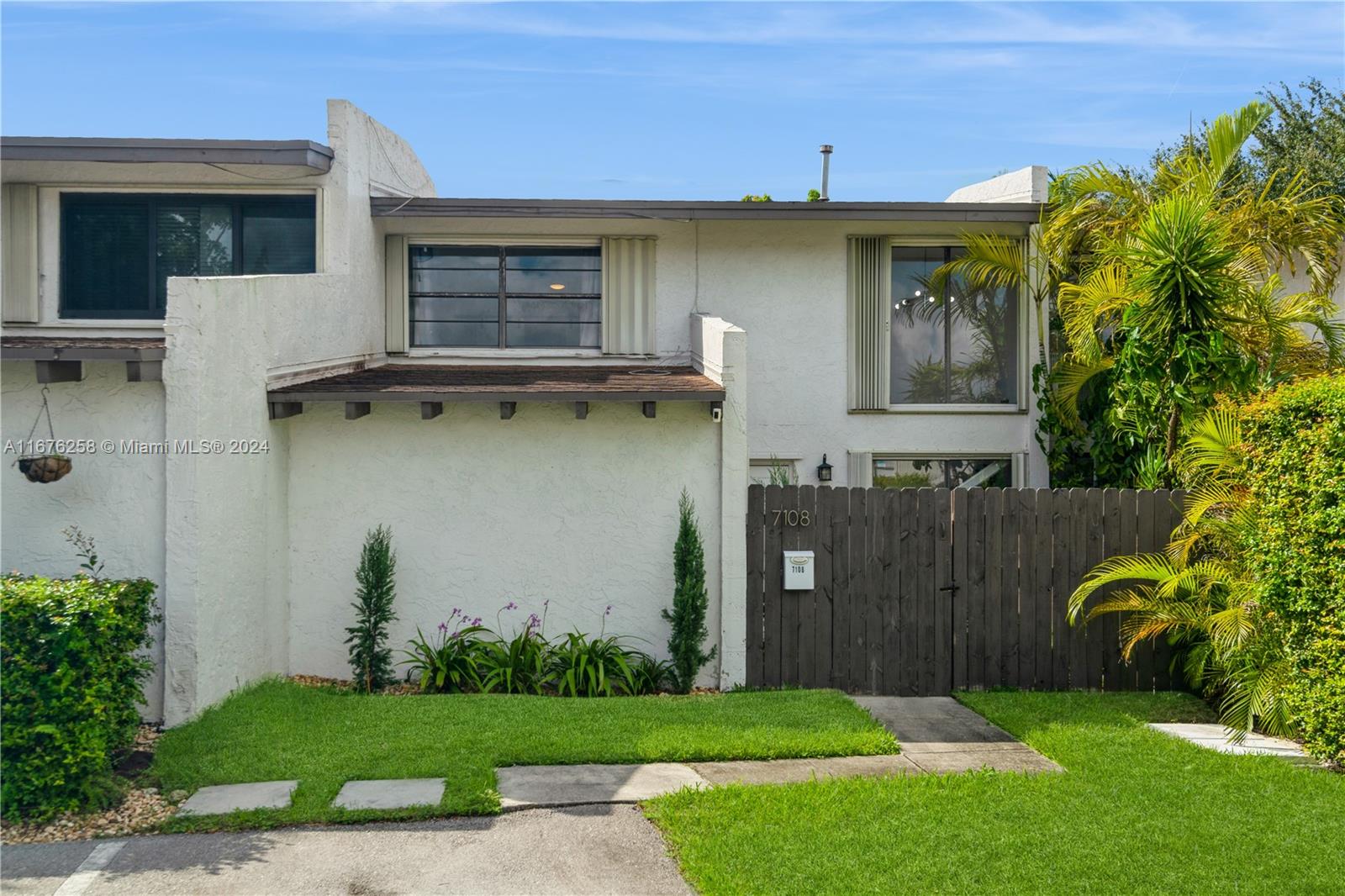 a view of a back yard of the house