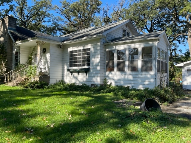 a view of a house with a yard and plants