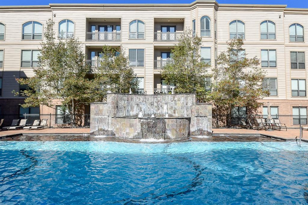 Resort style Hot Tub and Pool at the center of the complex