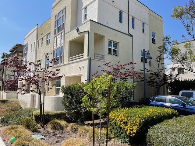 a view of a back yard of the house