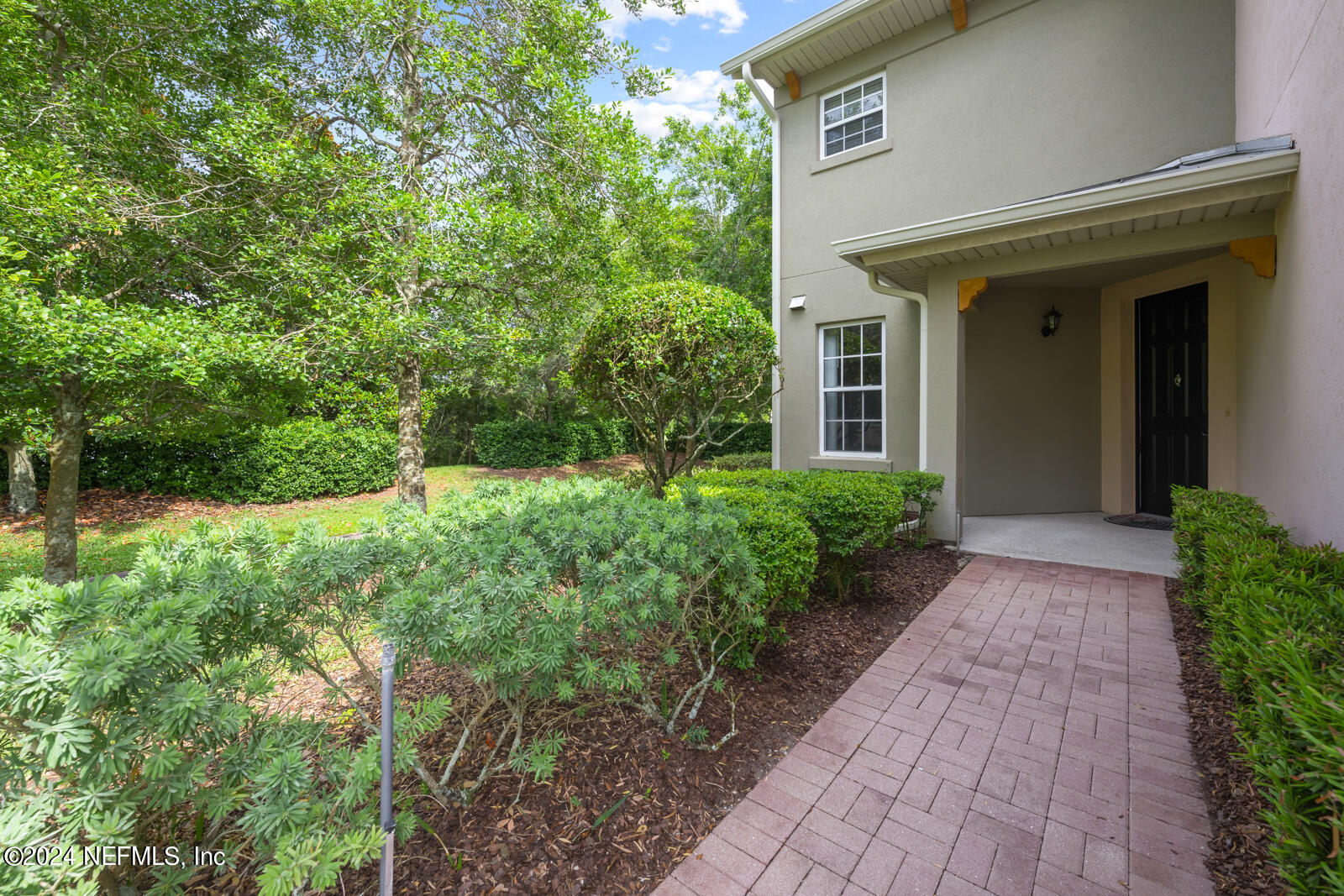 a view of a pathway with a house