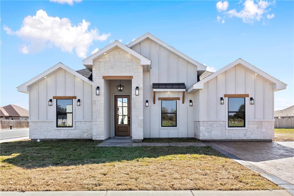 Modern farmhouse with a front yard