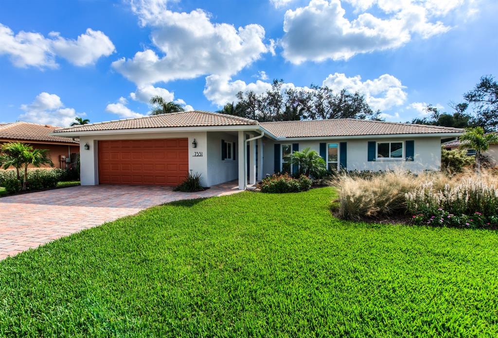 Welcome to 7331 Biltmore Drive in sunny Sarasota!