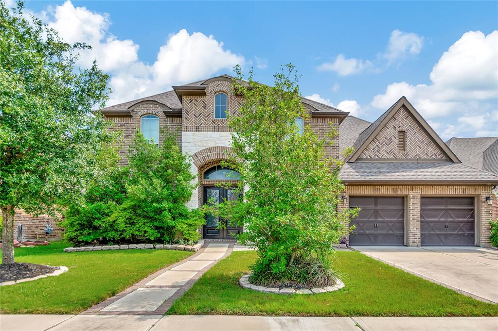 Beautiful 2 Stories Stone/Brick Home