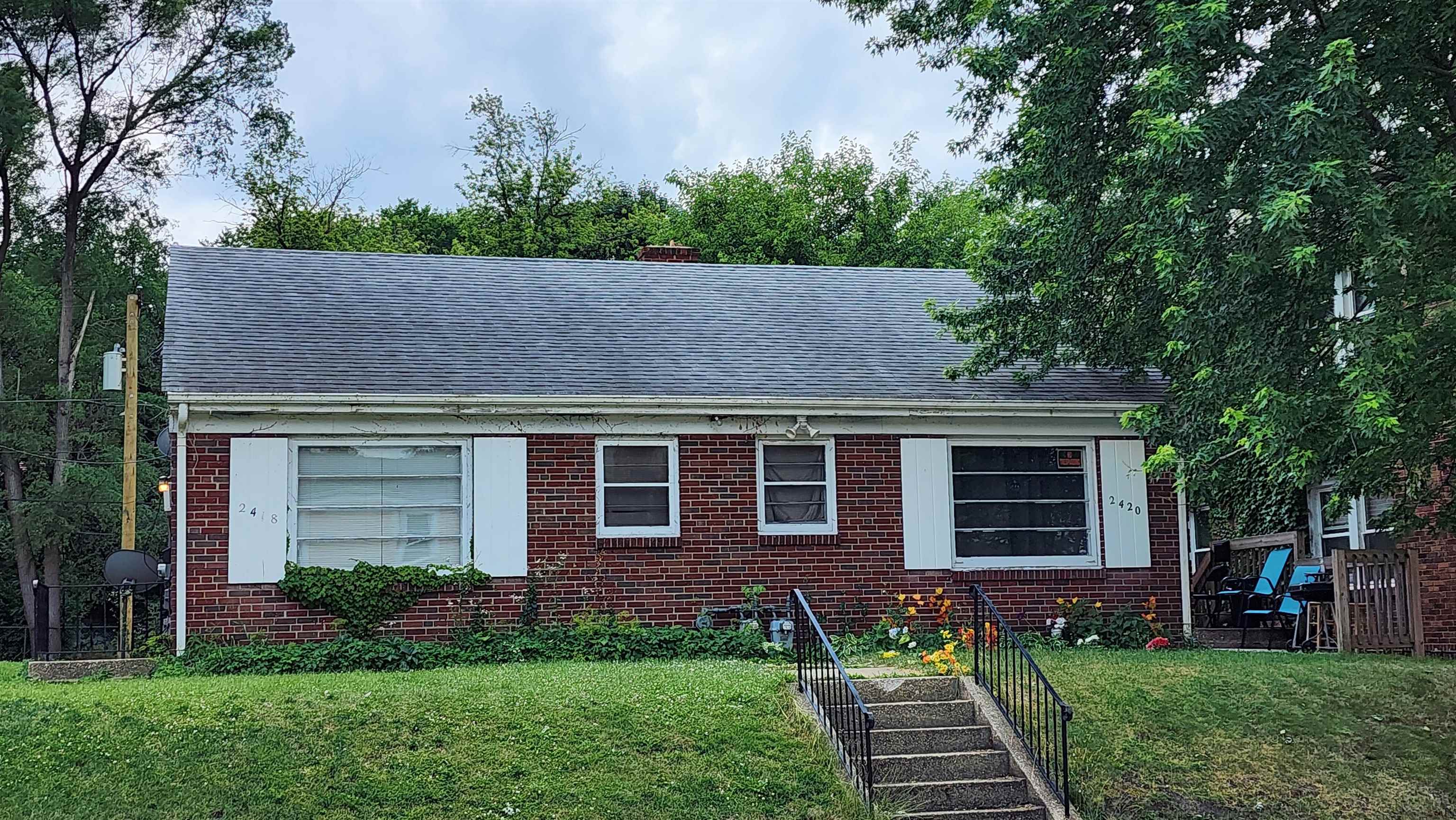 a view of house with a yard