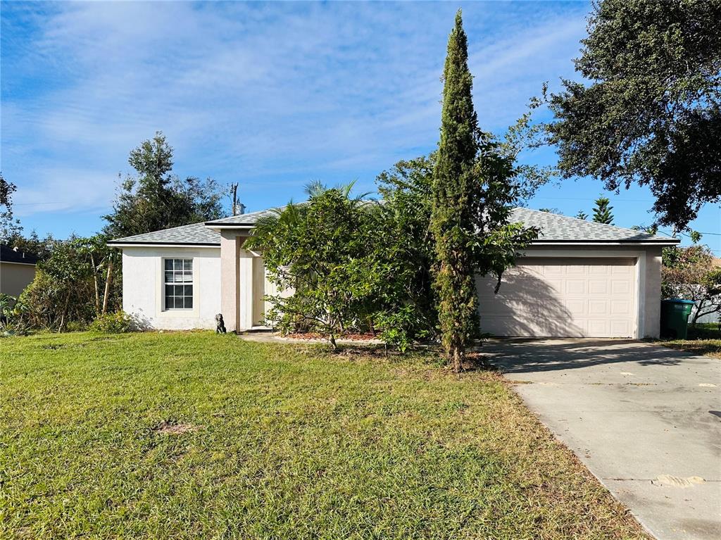 a view of a house with a yard