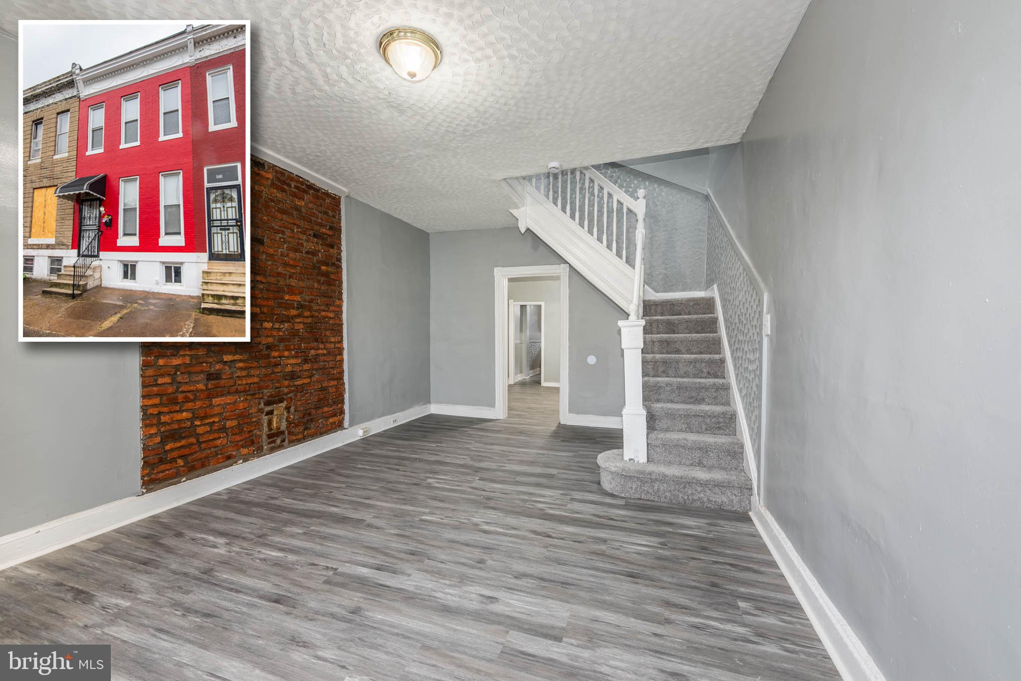 en empty room with wooden floor and windows