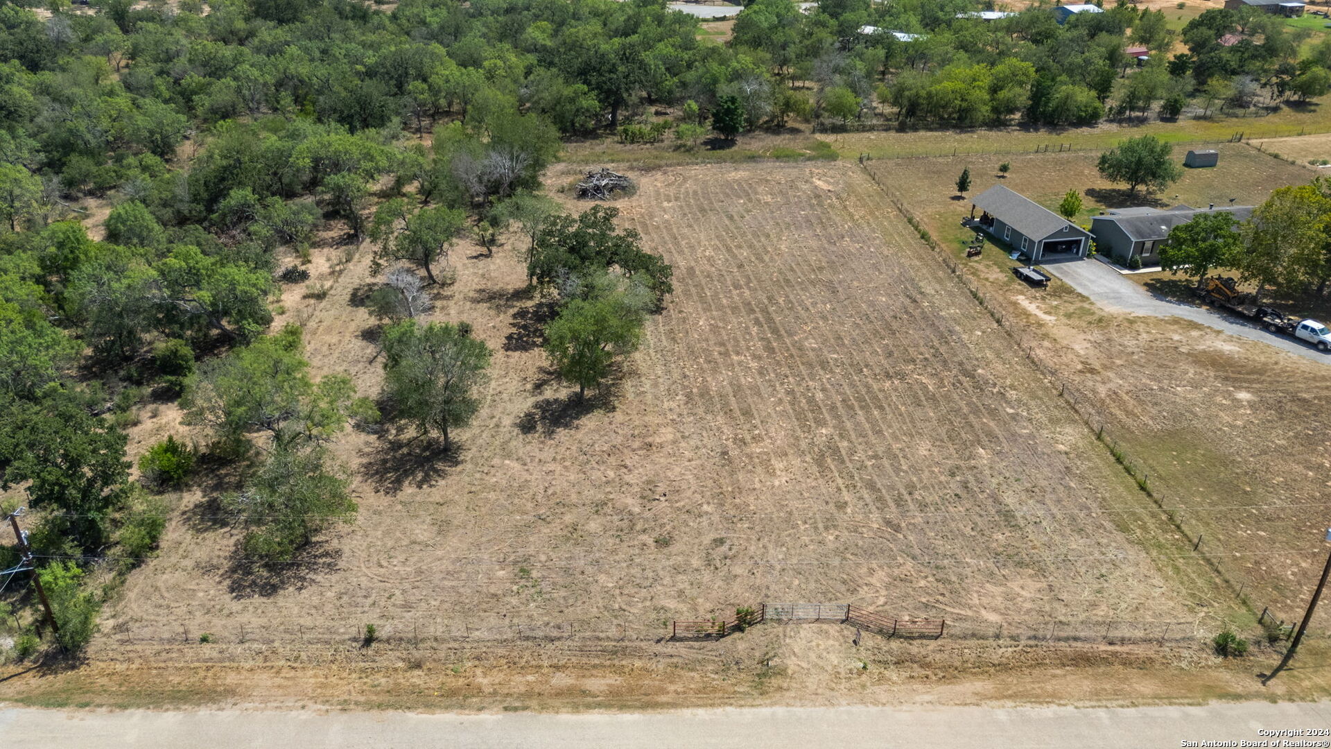 a view of a yard