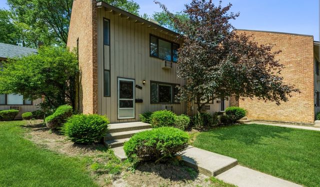 $1,945 | 792 Concord Lane, Unit 792 | Barrington