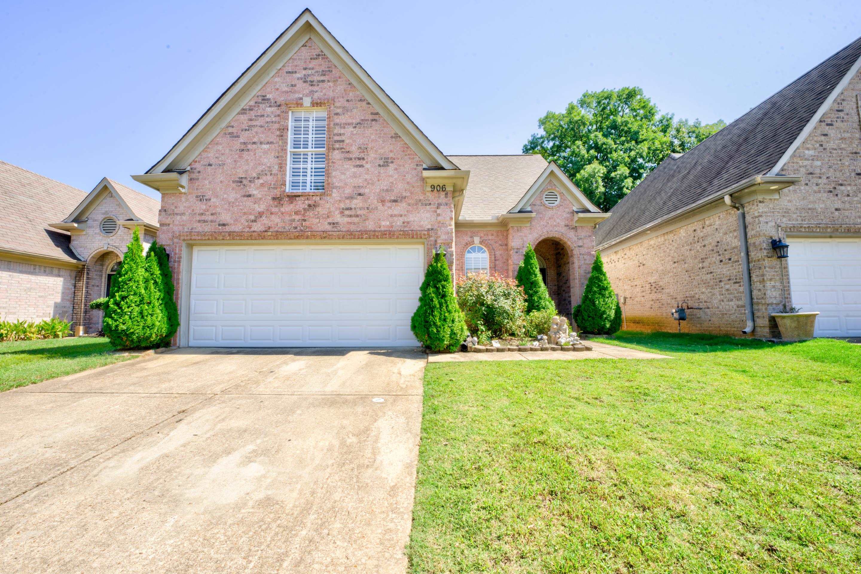 View of front property featuring a front yard and a garage