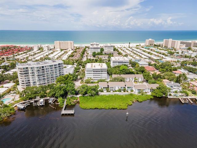 $900,000 | 6057 East Peppertree Way, Unit 117 | Siesta Key