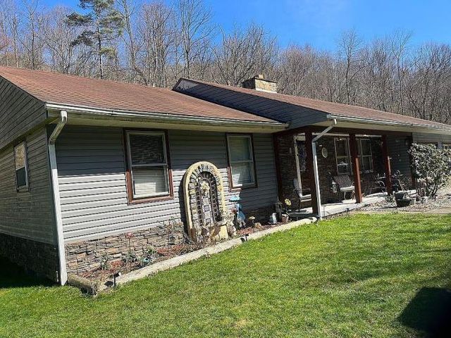 $185,000 | 546 Golden Oaks Road | Freeport Township - Greene County