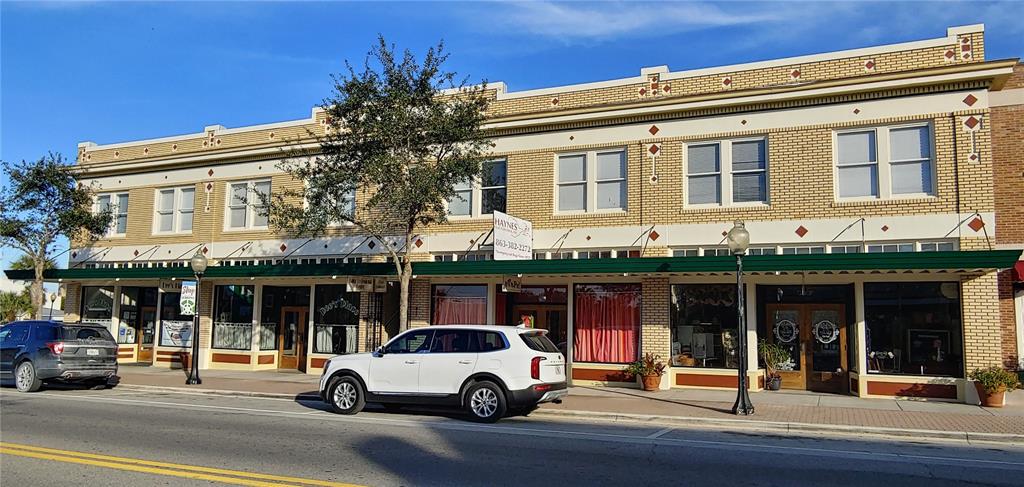 a car parked in front of a building