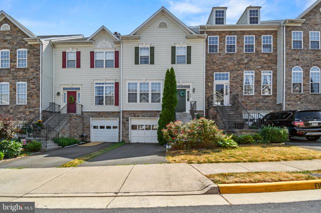 $609,500 | 916 Buttonwood Terrace Northeast | Potomac Crossing