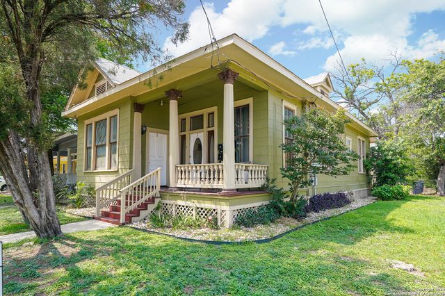 $589,000 | 133 Carolina Street | Lavaca