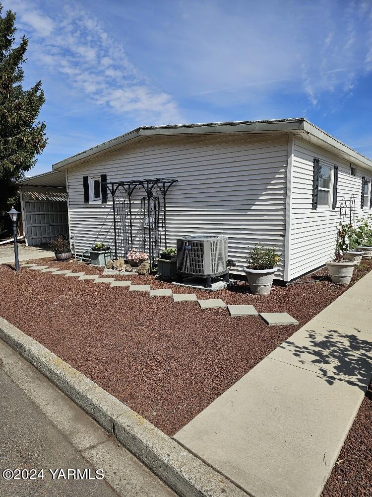 a front view of house with yard