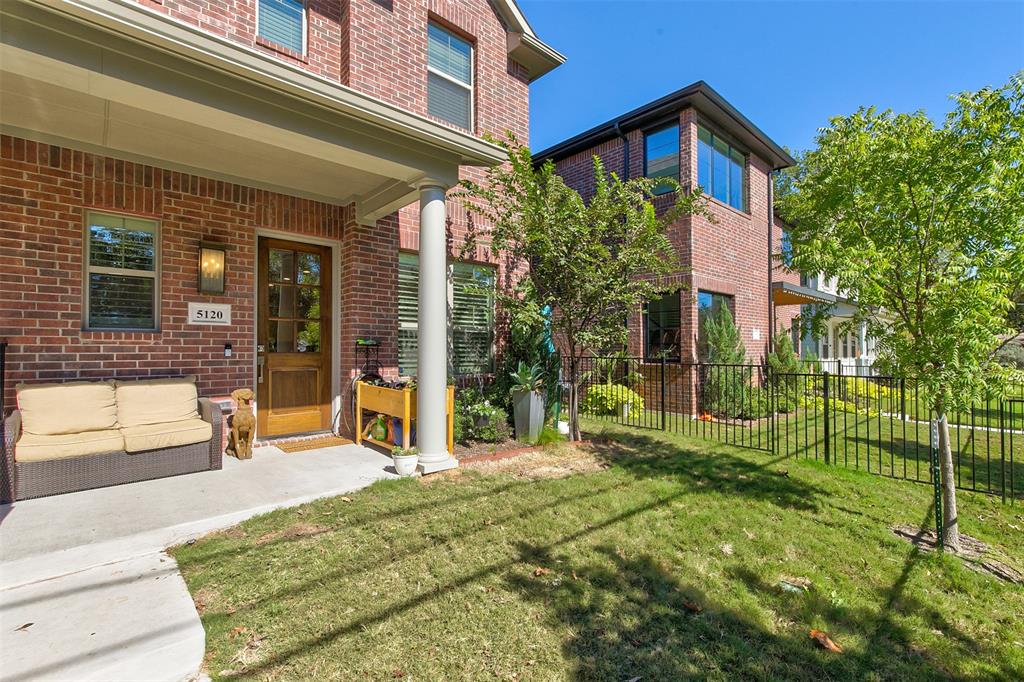 a view of a house with backyard and porch