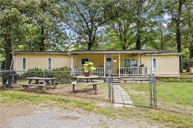 $82,500 | 324 Colonial Loop | Level Cross Township - Randolph County