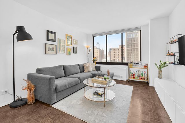 $825,000 | 215 West 95th Street, Unit 10L | Upper West Side