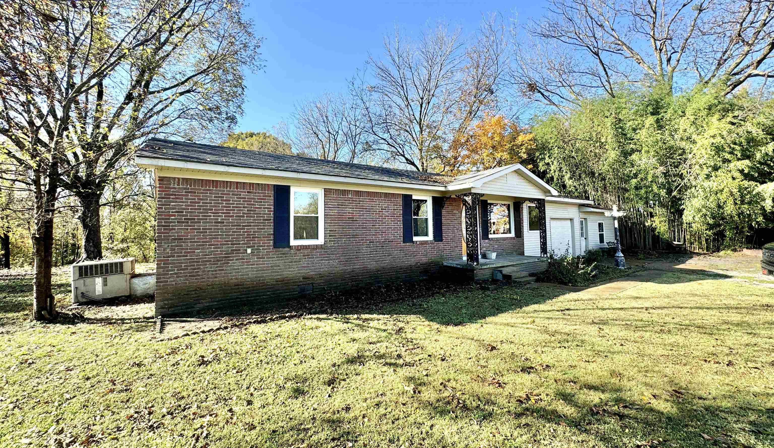 Ranch-style house with a front lawn