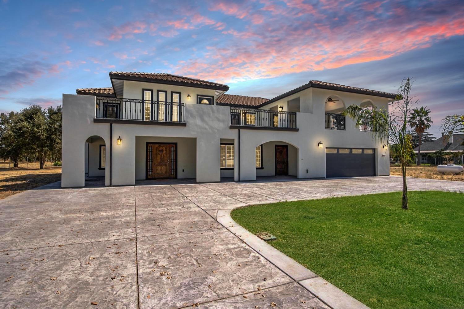 a house view with a outdoor space