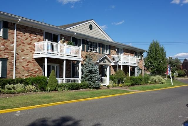 $2,445 | 196 Lakeland Avenue, Unit E4 | Sayville