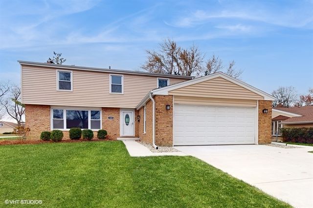 $685,000 | 1825 East Suffield Drive | Arlington Heights